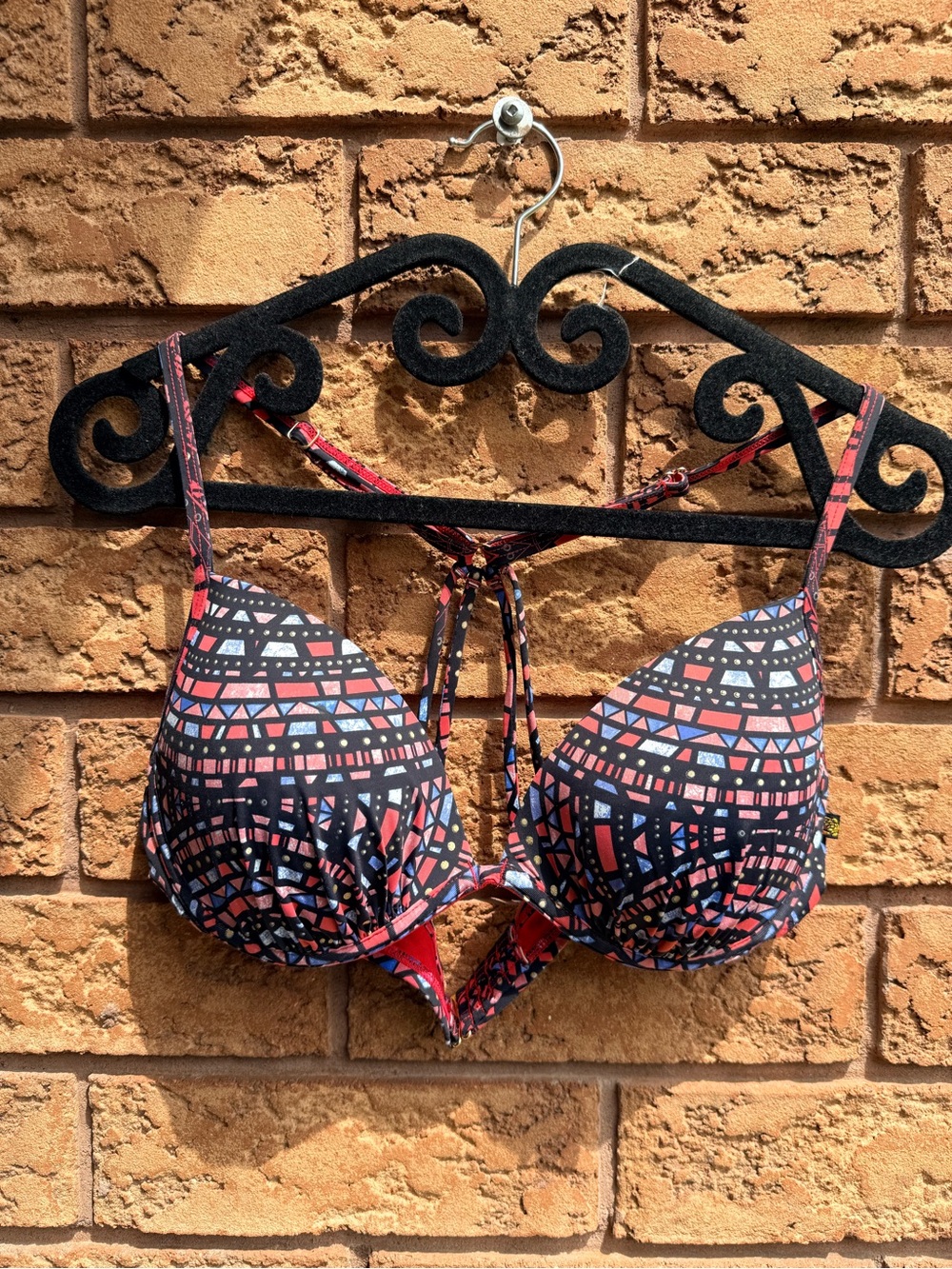 4/$25 • Aqua La Vie En Rose Geometric Underwire Swim Top with Criss-Cross Back
